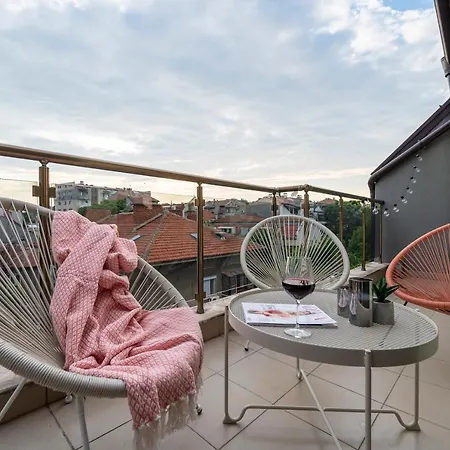 Three Lilies Apartment