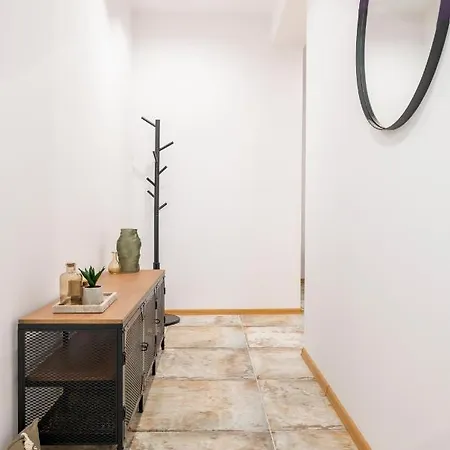Three Lilies Apartment *
