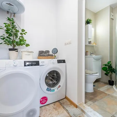 Three Lilies Apartment