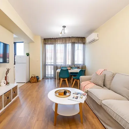 Three Lilies Apartment