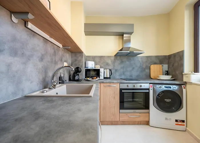 Three Lilies 公寓 *