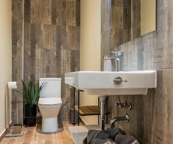 Апартаменти Three Lilies