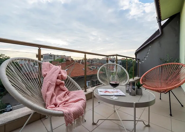 Three Lilies Апартаменти