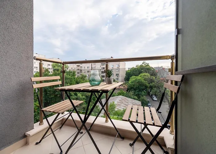 Three Lilies 公寓 *