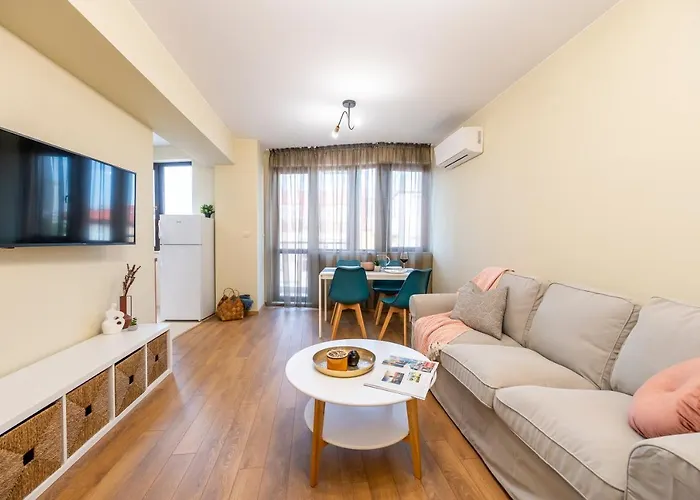 Three Lilies Апартаменти