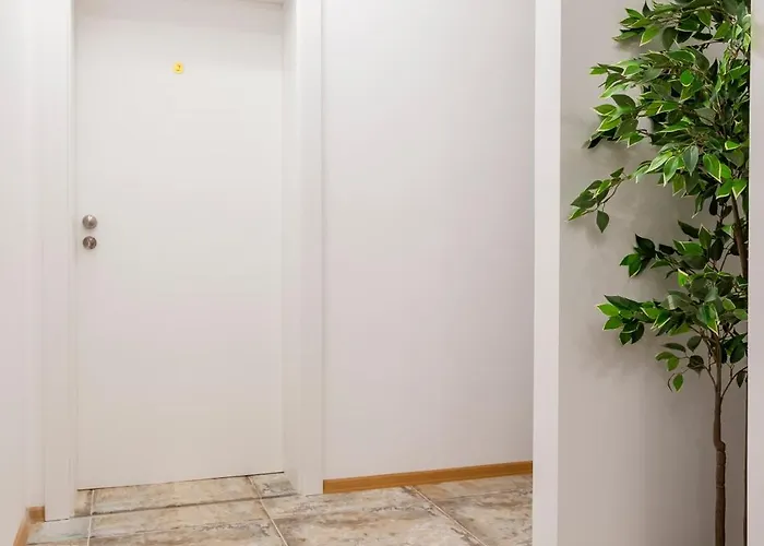 Three Lilies Апартаменти